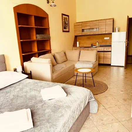 Studia Maxim Apartment *
